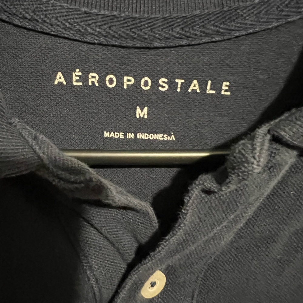 Aeropostale basic black button up polo used - Picture 2 of 4